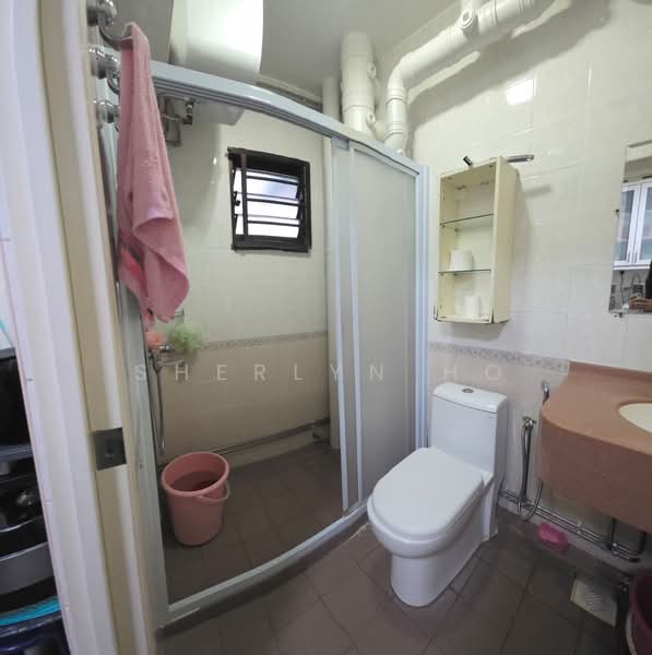 635 Jurong West Street 65, 635 Jurong West Street 65, Room Rental, 100 sqft, HDB Flat For Rent, by Sherlyn Ho, 500144124 - Bathroom - PropertyGuru.com.sg