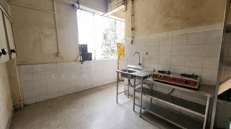 Walk Up Apartment Lorong 27 Geylang, Lorong 27, 3 Bedrooms, 1,066 sqft, Walk-up Apartment For Rent, by Leonard Choi, 500144131 - Kitchen - PropertyGuru.com.sg