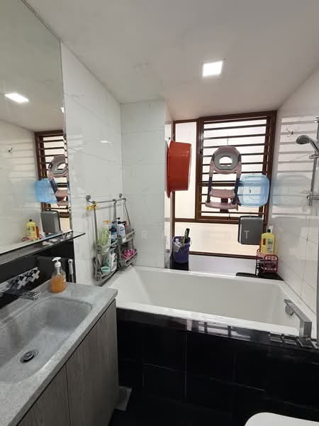 Radix, 18 Jalan Wakaff, 2 Bedrooms, 710 sqft, Condominium For Sale, by Wan Rahmat, 500144141 - Bathroom - PropertyGuru.com.sg