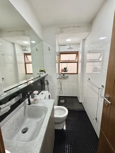 Radix, 18 Jalan Wakaff, 2 Bedrooms, 710 sqft, Condominium For Sale, by Wan Rahmat, 500144141 - Bathroom - PropertyGuru.com.sg