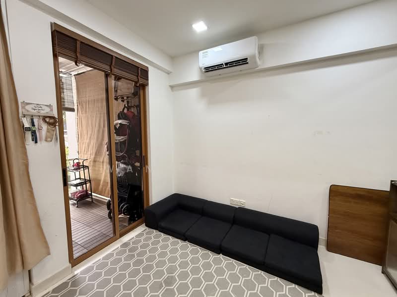 Radix, 18 Jalan Wakaff, 2 Bedrooms, 710 sqft, Condominium For Sale, by Wan Rahmat, 500144141 - Balcony - PropertyGuru.com.sg
