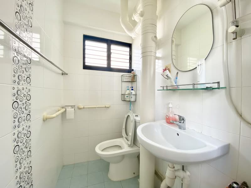 646 Yishun Street 61, 646 Yishun Street 61, 3 Bedrooms, 1,119 sqft, HDB Flat For Sale, by Teressa Ong, 500144145 - Common Bathroom - PropertyGuru.com.sg
