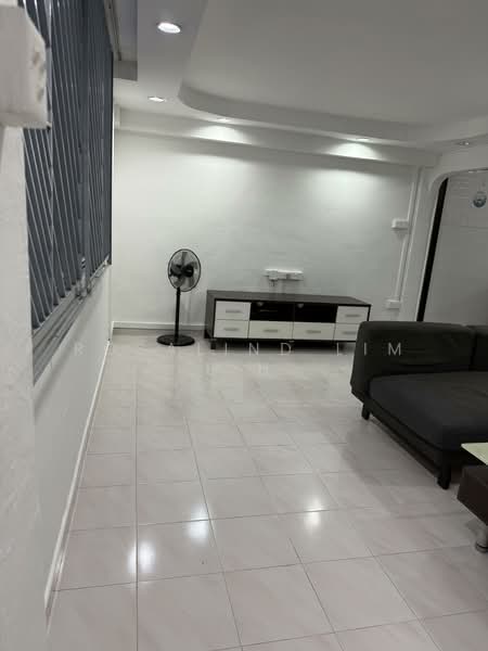 49 Hoy Fatt Road, 49 Hoy Fatt Road, 3 Bedrooms, 904 sqft, HDB Flat For Rent, by Rosalind Lim L H, 500144151 - Living Room - PropertyGuru.com.sg