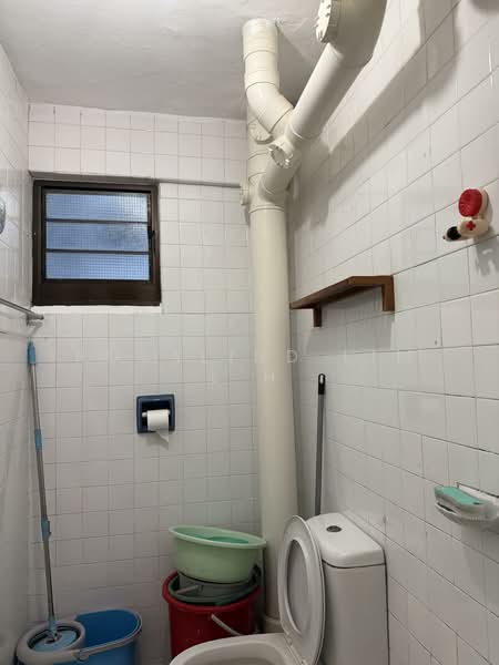 49 Hoy Fatt Road, 49 Hoy Fatt Road, 3 Bedrooms, 904 sqft, HDB Flat For Rent, by Rosalind Lim L H, 500144151 - Bathroom - PropertyGuru.com.sg