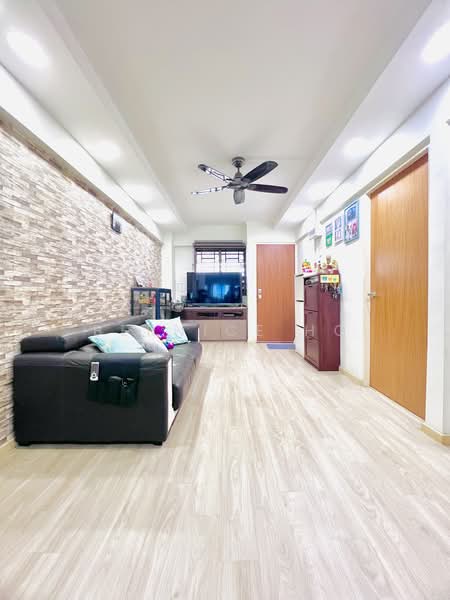 421 Ang Mo Kio Avenue 10, 421 Ang Mo Kio Avenue 10, 2 Bedrooms, 796 sqft, HDB Flat For Sale, by Bernice Ho, 500144157 - Living Room - PropertyGuru.com.sg