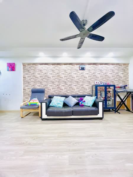 421 Ang Mo Kio Avenue 10, 421 Ang Mo Kio Avenue 10, 2 Bedrooms, 796 sqft, HDB Flat For Sale, by Bernice Ho, 500144157 - Living Room - PropertyGuru.com.sg