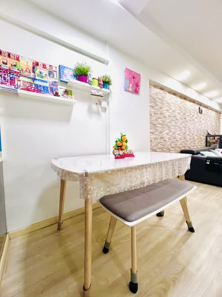 421 Ang Mo Kio Avenue 10, 421 Ang Mo Kio Avenue 10, 2 Bedrooms, 796 sqft, HDB Flat For Sale, by Bernice Ho, 500144157 - Dining Room - PropertyGuru.com.sg