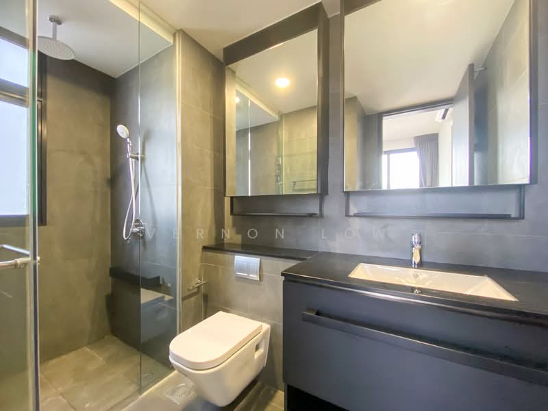 Park Colonial, 10 Woodleigh Lane, 3 Bedrooms, 980 sqft, Condominium For Rent, by Vernon Low, 500144194 - Bathroom - PropertyGuru.com.sg