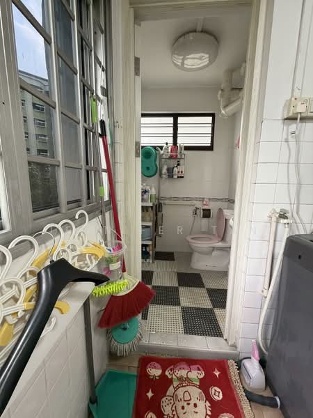 208 Yishun Street 21, 208 Yishun Street 21, 1 Bedroom, 721 sqft, HDB Flat For Sale, by Jennifer Tan, 500144201 - Bathroom - PropertyGuru.com.sg