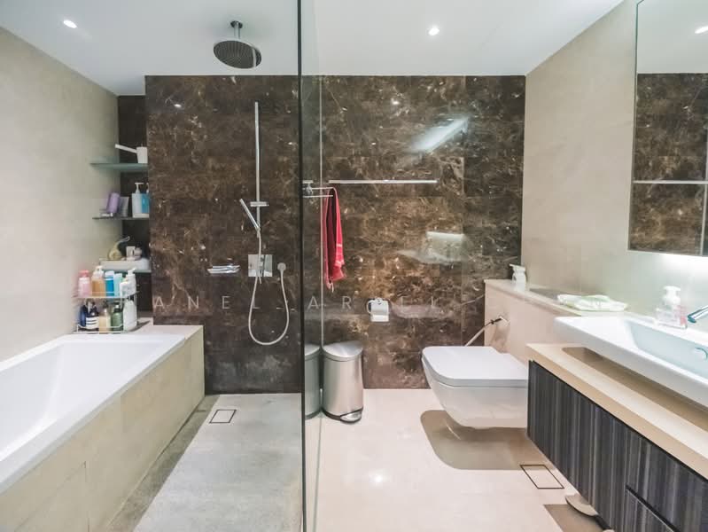 Greenwood Mews, 271 Greenwood Avenue, 5 Bedrooms, 3,175 sqft, Cluster House For Sale, by Chanel Ariel Chan, 500144206 - Bathroom - PropertyGuru.com.sg