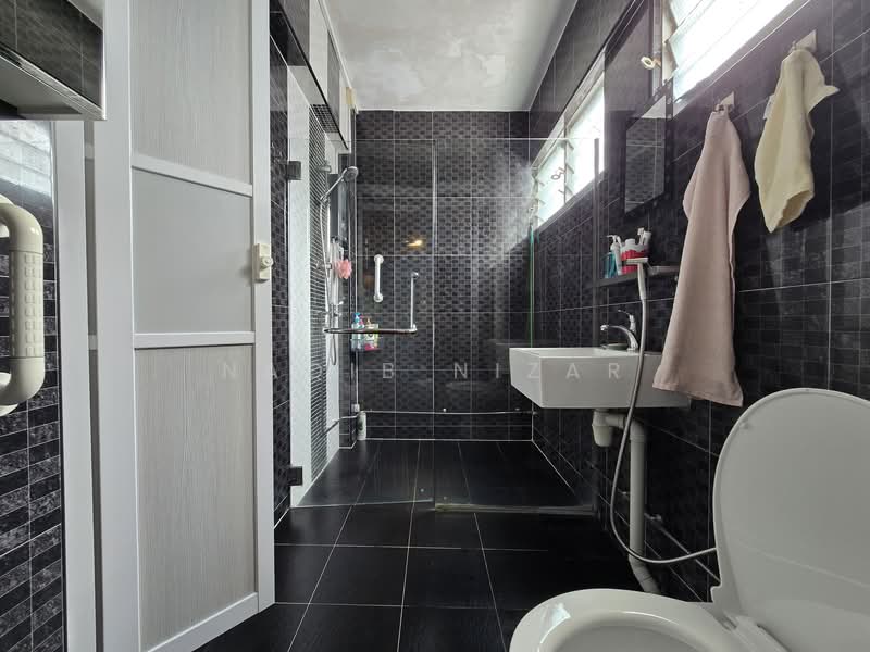 128 Marsiling Rise, 128 Marsiling Rise, 4 Bedrooms, 1,863 sqft, HDB Flat For Sale, by Naqib Nizar, 500144211 - Bathroom - PropertyGuru.com.sg