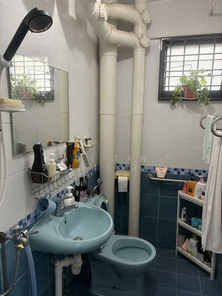 112 Bishan Street 12, 112 Bishan Street 12, 3 Bedrooms, 904 sqft, HDB Flat For Sale, by Andy Tan * 97101-339 *, 500144229 - Bathroom - PropertyGuru.com.sg