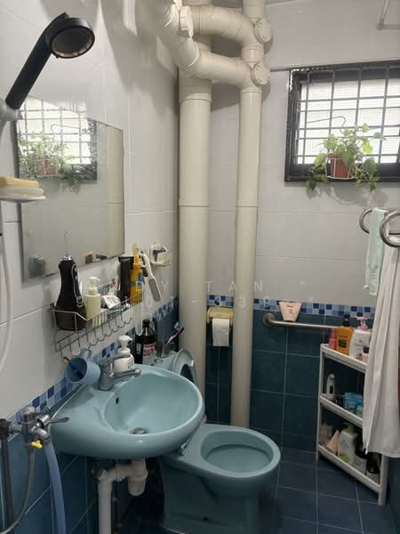 112 Bishan Street 12, 112 Bishan Street 12, 3 Bedrooms, 904 sqft, HDB Flat For Sale, by Andy Tan * 97101-339 *, 500144229 - Bathroom - PropertyGuru.com.sg