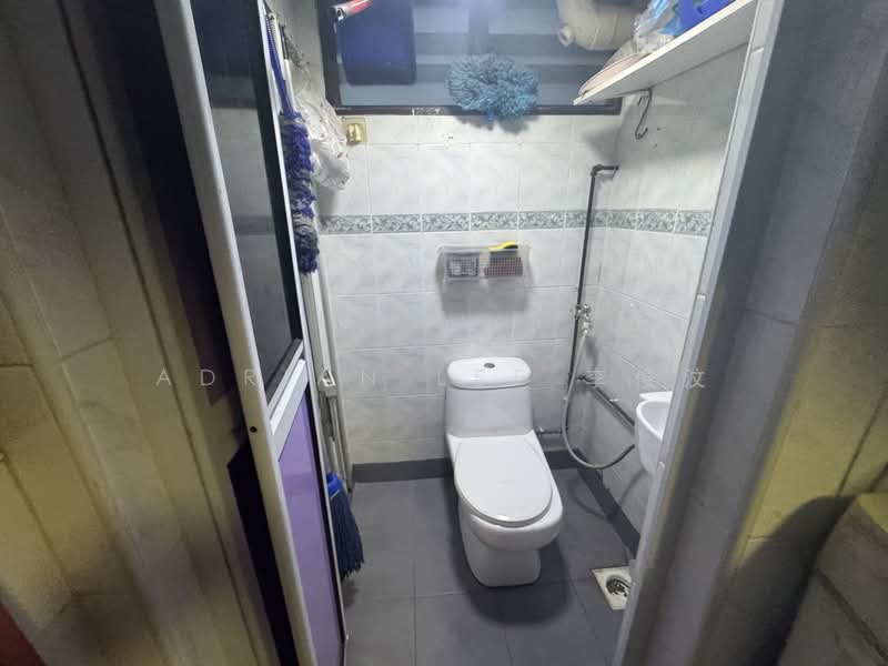 186 Boon Lay Avenue, 186 Boon Lay Avenue, Room Rental, 150 sqft, HDB Flat For Rent, by Adrian Lee 李俊汶, 500144231 - Bathroom - PropertyGuru.com.sg