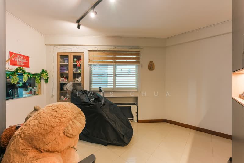 134 Edgedale Plains, 134 Edgedale Plains, 3 Bedrooms, 1,195 sqft, HDB Flat For Sale, by Lewis Chua, 500144233 - Living Room - PropertyGuru.com.sg