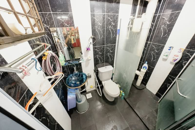 660 Choa Chu Kang Crescent, 660 Choa Chu Kang Crescent, 3 Bedrooms, 1,108 sqft, HDB Flat For Sale, by Zarifah Zain, 500144234 - Bathroom - PropertyGuru.com.sg
