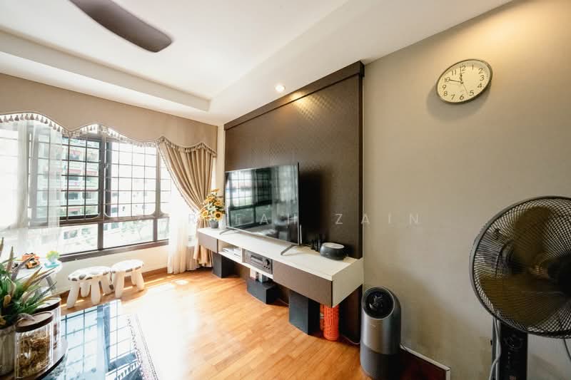 660 Choa Chu Kang Crescent, 660 Choa Chu Kang Crescent, 3 Bedrooms, 1,108 sqft, HDB Flat For Sale, by Zarifah Zain, 500144234 - Living Room - PropertyGuru.com.sg