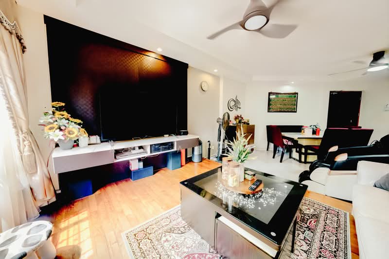 660 Choa Chu Kang Crescent, 660 Choa Chu Kang Crescent, 3 Bedrooms, 1,108 sqft, HDB Flat For Sale, by Zarifah Zain, 500144234 - Living Room - PropertyGuru.com.sg