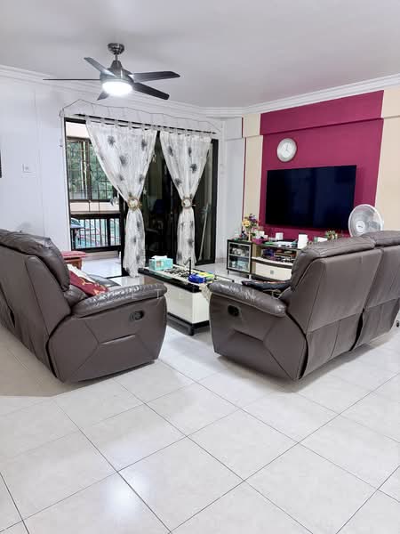 682B Jurong West Central 1, 682B Jurong West Central 1, 3 Bedrooms, 1,238 sqft, HDB Flat For Sale, by Peter Ng, 500144240 - Living Room - PropertyGuru.com.sg