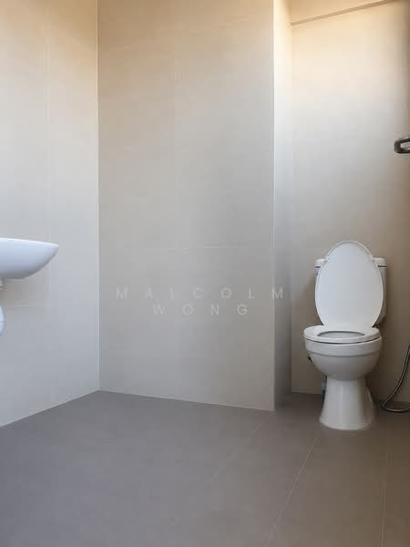 Space@Tampines, 18 Tampines Industrial Crescent, 2,441 sqft, Light Industrial (B1) For Rent, by Malcolm Wong, 500144242 - Bathroom - CommercialGuru.com.sg