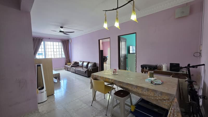108 Simei Street 1, 108 Simei Street 1, 3 Bedrooms, 1,119 sqft, HDB Flat For Sale, by Lydia Hanim, 500144257 - Living Room - PropertyGuru.com.sg