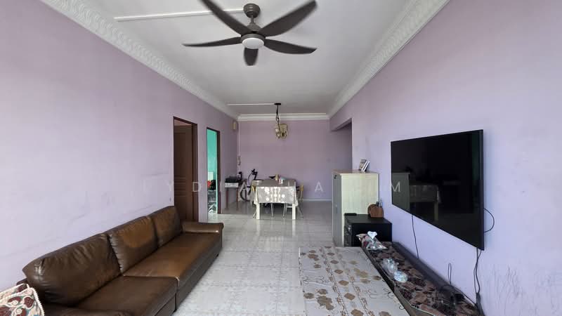 108 Simei Street 1, 108 Simei Street 1, 3 Bedrooms, 1,119 sqft, HDB Flat For Sale, by Lydia Hanim, 500144257 - Living Room - PropertyGuru.com.sg