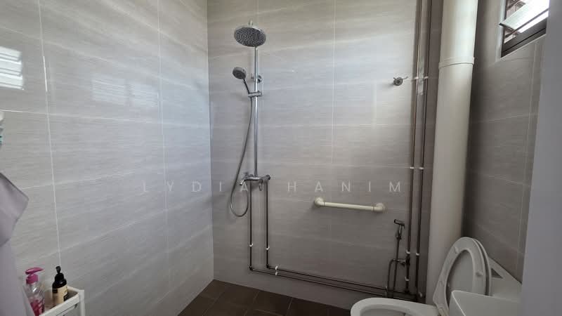 108 Simei Street 1, 108 Simei Street 1, 3 Bedrooms, 1,119 sqft, HDB Flat For Sale, by Lydia Hanim, 500144257 - Bathroom - PropertyGuru.com.sg