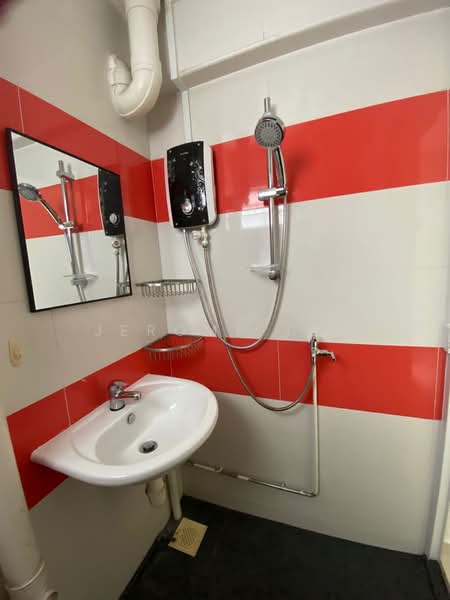 346 Ang Mo Kio Avenue 3, 346 Ang Mo Kio Avenue 3, Room Rental, 150 sqft, HDB Flat For Rent, by Jerome Tee, 500144260 - Bathroom - PropertyGuru.com.sg