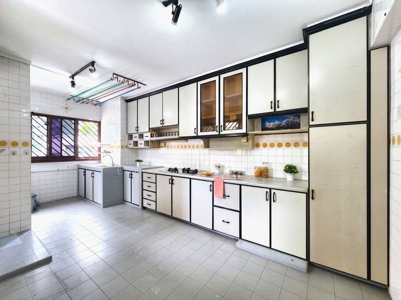 306 Hougang Avenue 5, 306 Hougang Avenue 5, 3 Bedrooms, 1,410 sqft, HDB Flat For Sale, by Eric Wong, 500144261 - Kitchen - PropertyGuru.com.sg