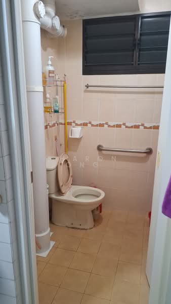 414 Ang Mo Kio Avenue 10, 414 Ang Mo Kio Avenue 10, Room Rental, 120 sqft, HDB Flat For Rent, by Sharon Ong, 500144266 - Bathroom - PropertyGuru.com.sg