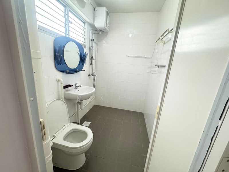 716 Bedok Reservoir Road, 716 Bedok Reservoir Road, 3 Bedrooms, 1,539 sqft, HDB Flat For Rent, by Max Foo, 500144273 - Bathroom - PropertyGuru.com.sg