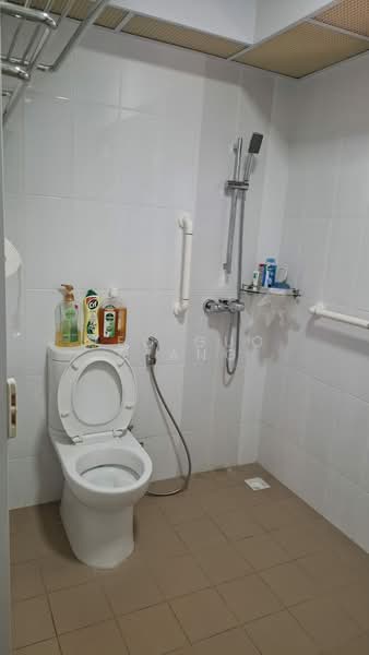 120B Punggol Edge, 120B Edgedale Plains, Room Rental, 150 sqft, HDB Flat For Rent, by Teo Guo Qiang, 500144283 - Bathroom - PropertyGuru.com.sg
