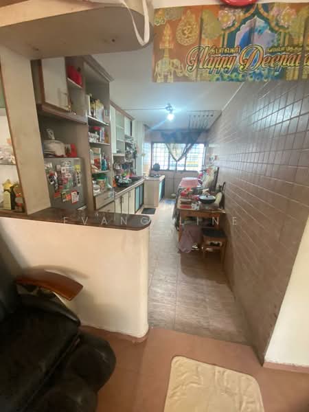 235 Bukit Batok East Avenue 5, 235 Bukit Batok East Avenue 5, 3 Bedrooms, 1,000 sqft, HDB Flat For Sale, by Evangeline Low, 500144284 - Kitchen - PropertyGuru.com.sg