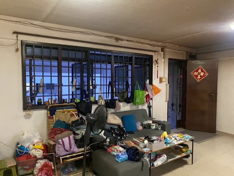 124 Yishun Street 11, 124 Yishun Street 11, 3 Bedrooms, 999 sqft, HDB Flat For Sale, by Regine Ang, 500144290 - Living Room - PropertyGuru.com.sg