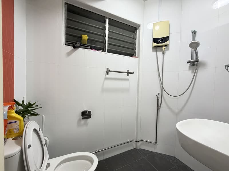 330 Jurong East Avenue 1, 330 Jurong East Avenue 1, 2 Bedrooms, 785 sqft, HDB Flat For Sale, by Sharon Nio, 500144315 - PropertyGuru.com.sg