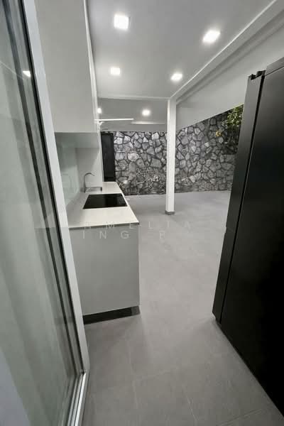 Spring Park Estate, Primrose Avenue, 4 Bedrooms, 2,200 sqft, Semi-Detached House For Rent, by Amelia Ding Pei Yi, 500144324 - Kitchen - PropertyGuru.com.sg