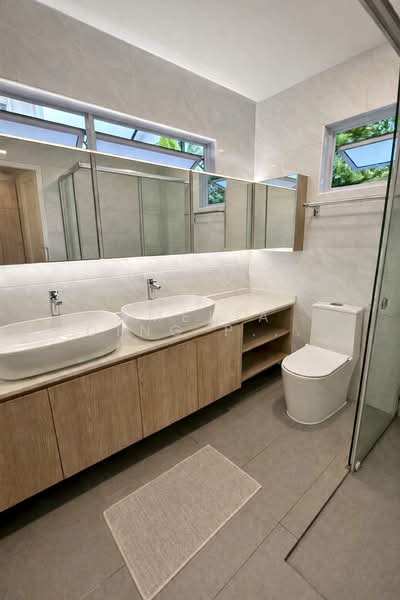 Spring Park Estate, Primrose Avenue, 4 Bedrooms, 2,200 sqft, Semi-Detached House For Rent, by Amelia Ding Pei Yi, 500144324 - Bathroom - PropertyGuru.com.sg