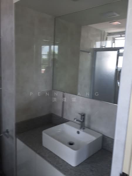 Shelford Regency, 65 Shelford Road, 2 Bedrooms, 883 sqft, Condominium For Rent, by Penny Ang 洪微霖, 500144331 - Bathroom - PropertyGuru.com.sg