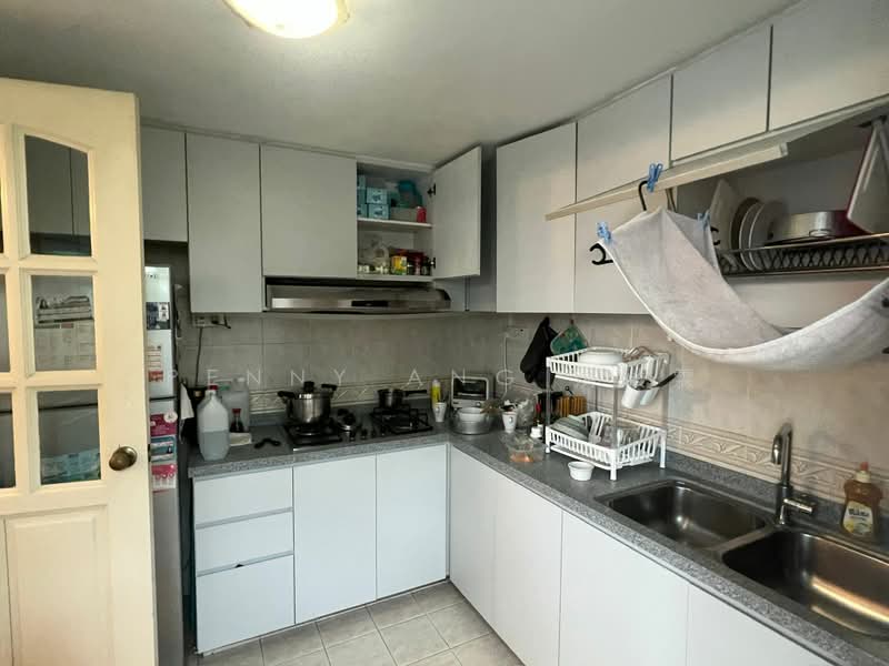 Shelford Regency, 65 Shelford Road, 2 Bedrooms, 883 sqft, Condominium For Rent, by Penny Ang 洪微霖, 500144331 - Kitchen - PropertyGuru.com.sg