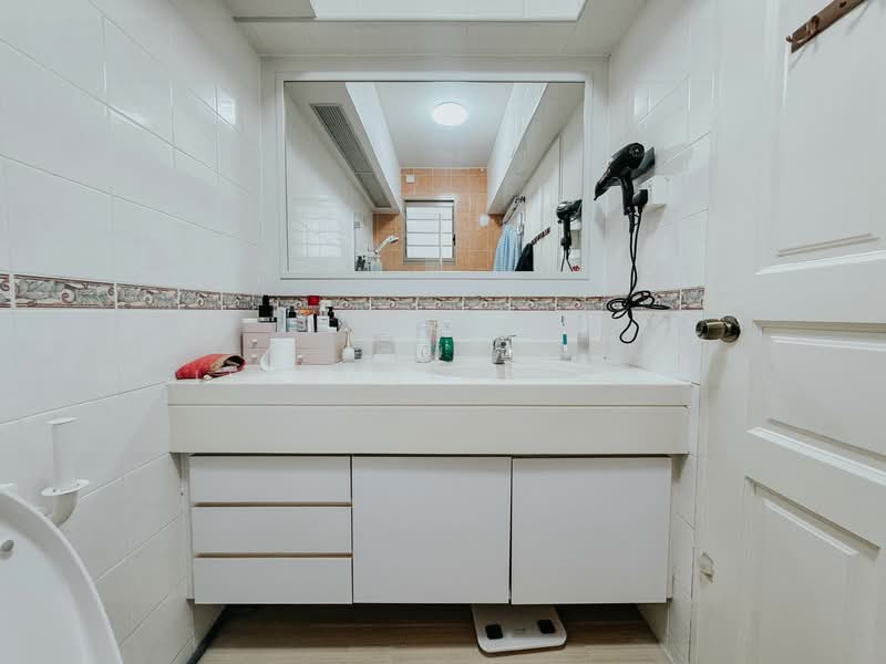 163A Punggol Central, 163A Punggol Central, 3 Bedrooms, 1,184 sqft, HDB Flat For Rent, by Jeraldine Yeo, 500144332 - Bathroom - PropertyGuru.com.sg