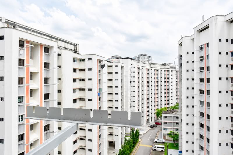 248 Jurong East Street 24, 248 Jurong East Street 24, 3 Bedrooms, 1,012 sqft, HDB Flat For Sale, by Sky Chiu, 500144334 - Unblocked View from Kitchen - PropertyGuru.com.sg