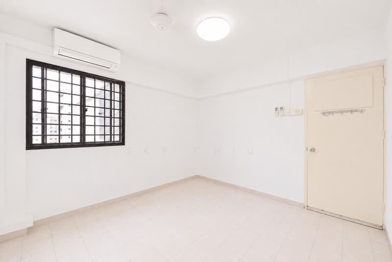 248 Jurong East Street 24, 248 Jurong East Street 24, 3 Bedrooms, 1,012 sqft, HDB Flat For Sale, by Sky Chiu, 500144334 - Bedroom 2 with Open View - PropertyGuru.com.sg