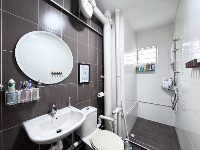 128 Lorong Ah Soo, 128 Lorong Ah Soo, 3 Bedrooms, 1,625 sqft, HDB Flat For Sale, by Eunice Koh, 500144342 - Bathroom - PropertyGuru.com.sg