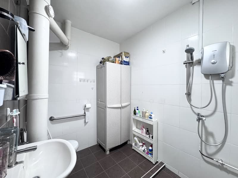 128 Lorong Ah Soo, 128 Lorong Ah Soo, 3 Bedrooms, 1,625 sqft, HDB Flat For Sale, by Eunice Koh, 500144342 - Bathroom - PropertyGuru.com.sg