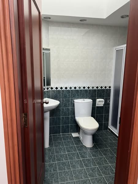 The Compass At Chancery, 6U Chancery Hill Road, 4 Bedrooms, 2,506 sqft, Apartment For Rent, by Sally Queck, 500144370 - Bathroom - PropertyGuru.com.sg