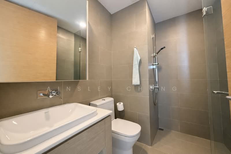 The Crest, 103 Prince Charles Crescent, 2 Bedrooms, 872 sqft, Condominium For Sale, by Ainsley Chong, 500144376 - Bathroom - PropertyGuru.com.sg