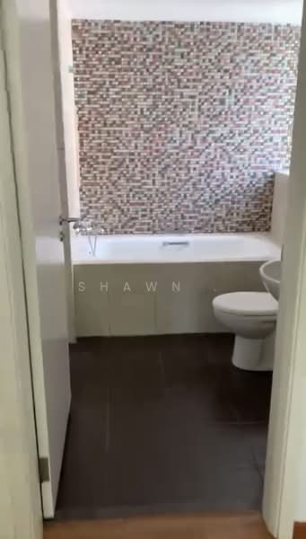 The Esparis, 9B Pasir Ris Drive 4, Room Rental, 150 sqft, Condominium For Rent, by Shawn, 500144377 - Bathroom - PropertyGuru.com.sg