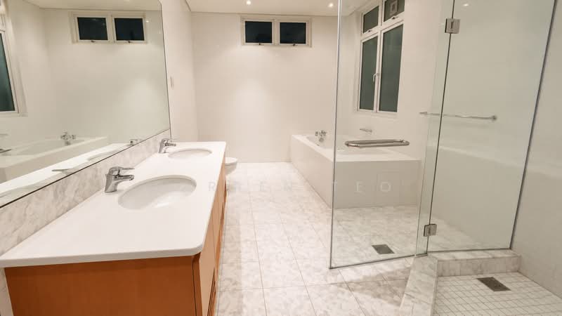🌟Bright & Spacious Good Class Bungalow🌟, , 6 Bedrooms, 11,000 sqft, Good Class Bungalow For Rent, by Darren Teo, 500144380 - Bathroom - PropertyGuru.com.sg