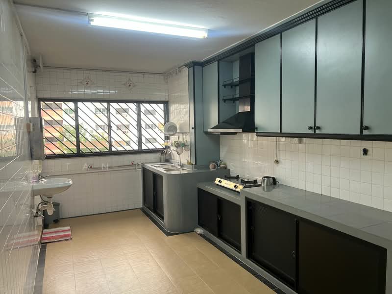 137 Potong Pasir Avenue 3, 137 Potong Pasir Avenue 3, 2 Bedrooms, 796 sqft, HDB Flat For Sale, by Tan Carlos 陈卡洛, 500144392 - Kitchen - PropertyGuru.com.sg