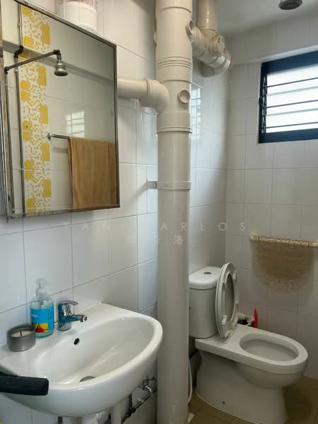 137 Potong Pasir Avenue 3, 137 Potong Pasir Avenue 3, 2 Bedrooms, 796 sqft, HDB Flat For Sale, by Tan Carlos 陈卡洛, 500144392 - Bathroom - PropertyGuru.com.sg